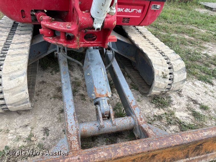 image for item DW7143 2018 Takeuchi TB240 mini excavator