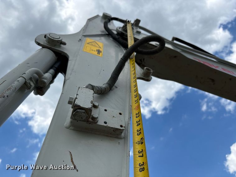 image for item DW7143 2018 Takeuchi TB240 mini excavator