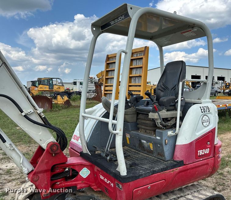 image for item DW7143 2018 Takeuchi TB240 mini excavator