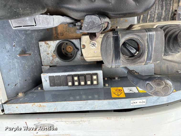 image for item DW7143 2018 Takeuchi TB240 mini excavator