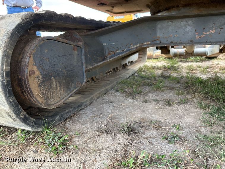 image for item DW7143 2018 Takeuchi TB240 mini excavator