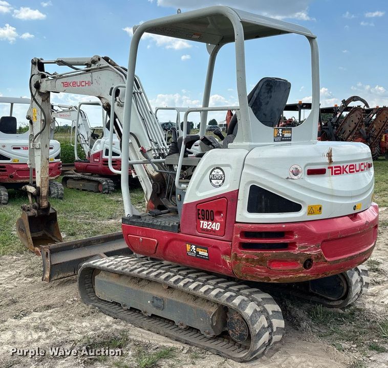 image for item DW7144 2019 Takeuchi TB240 mini excavator