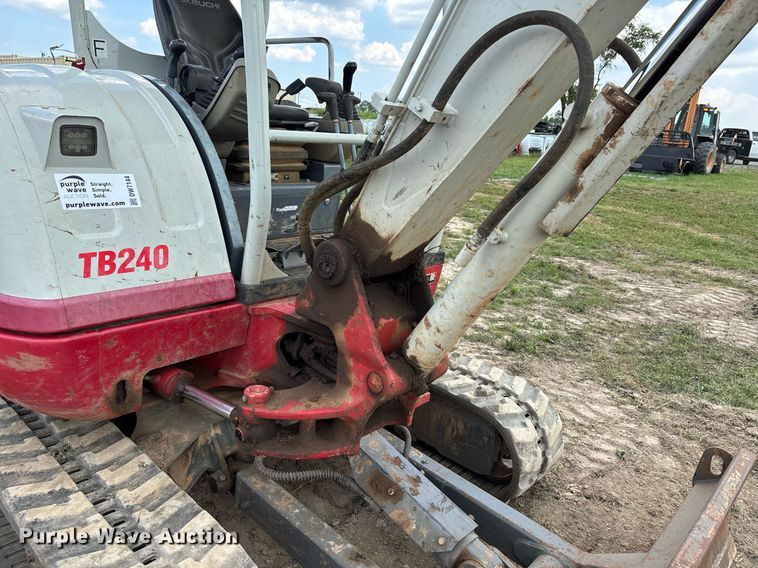 image for item DW7144 2019 Takeuchi TB240 mini excavator