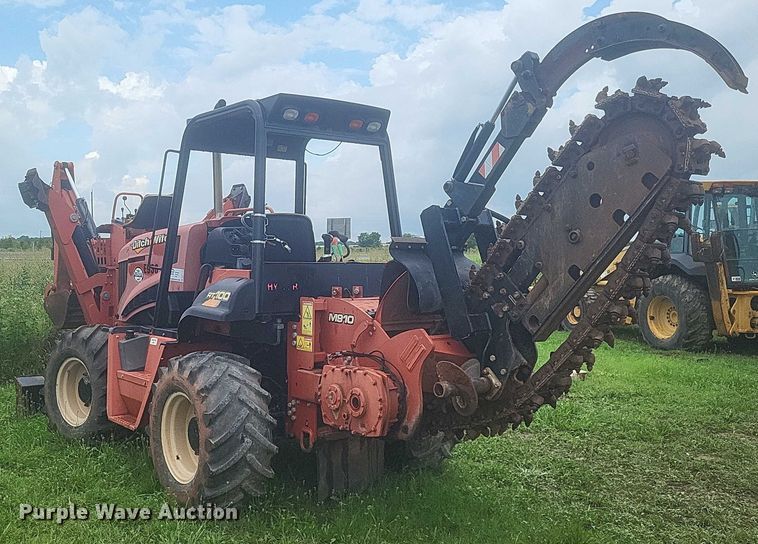 image for item DW7145 2015 Ditch Witch RT100 trencher