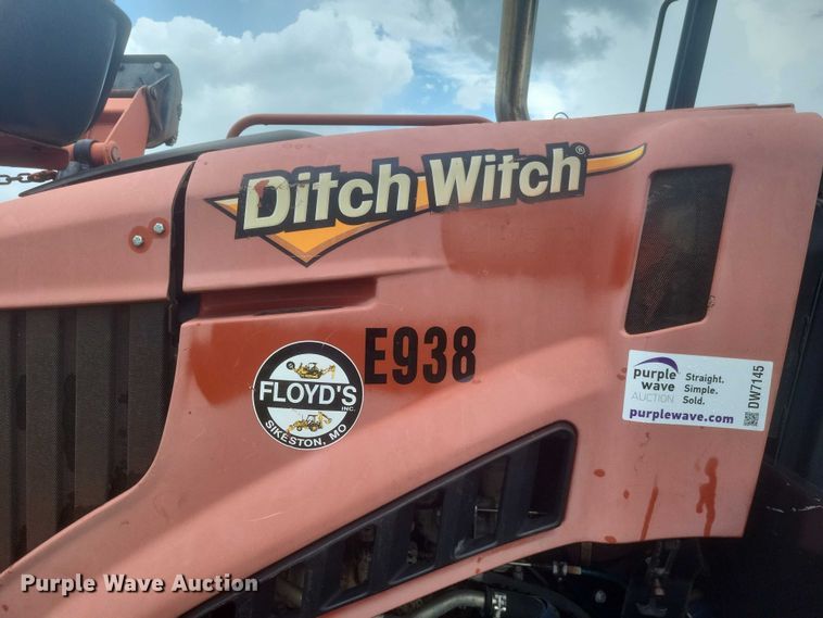 image for item DW7145 2015 Ditch Witch RT100 trencher