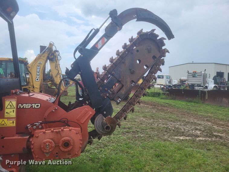 image for item DW7145 2015 Ditch Witch RT100 trencher