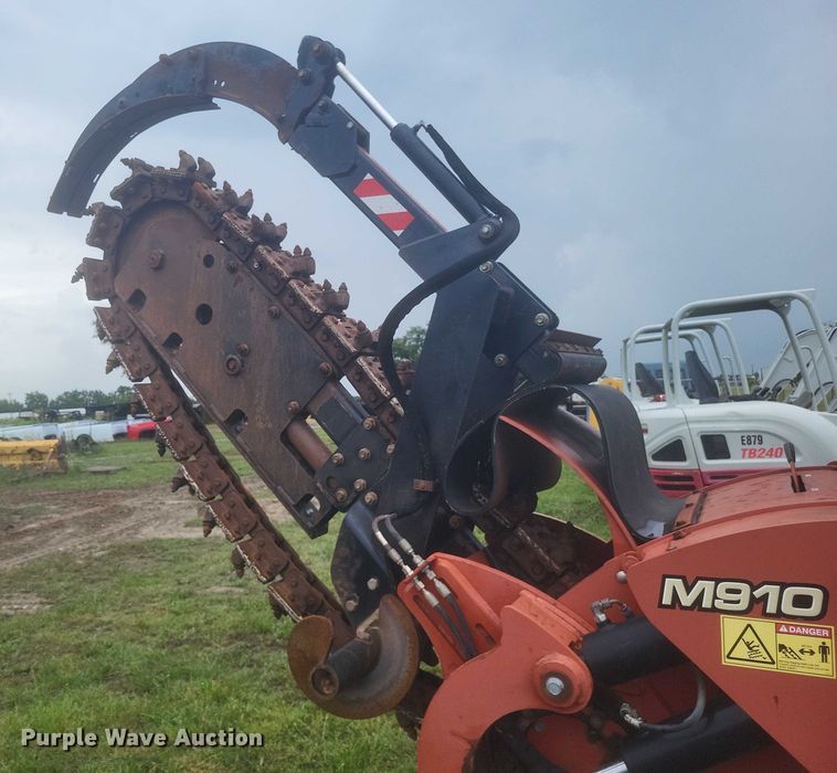 image for item DW7145 2015 Ditch Witch RT100 trencher