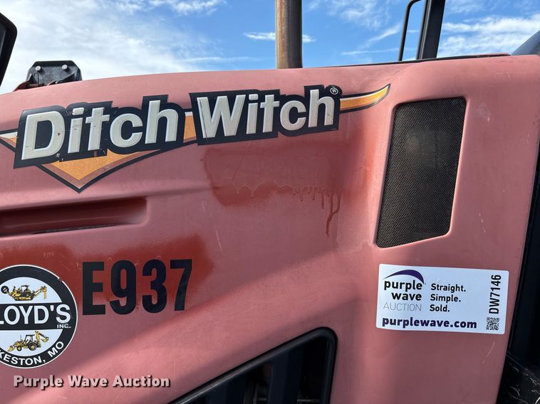 image for item DW7146 2015 Ditch Witch RT100 trencher