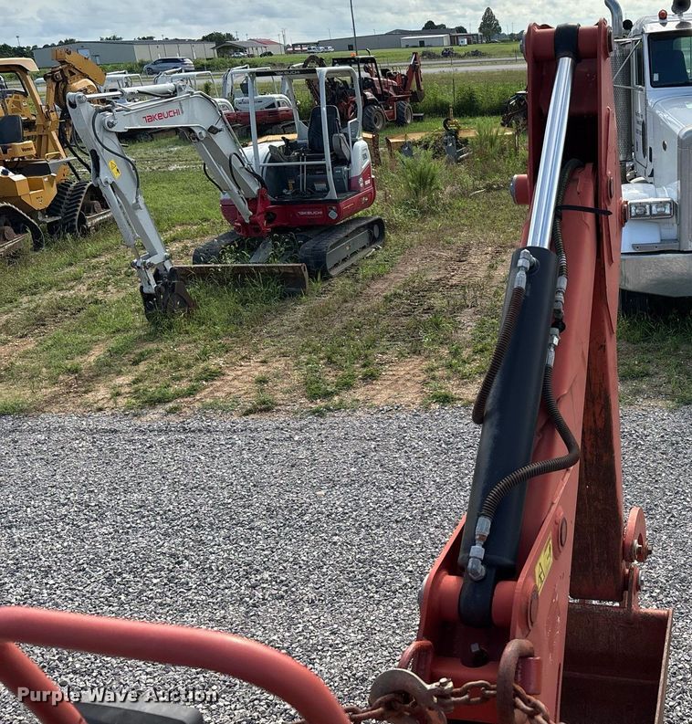 image for item DW7146 2015 Ditch Witch RT100 trencher