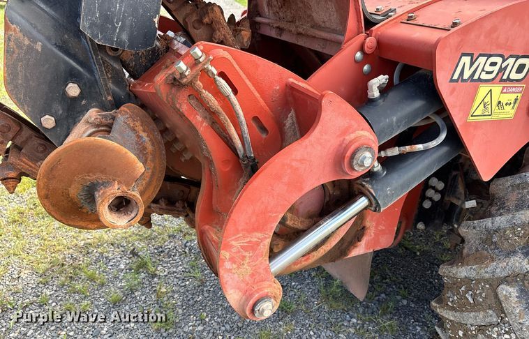 image for item DW7146 2015 Ditch Witch RT100 trencher