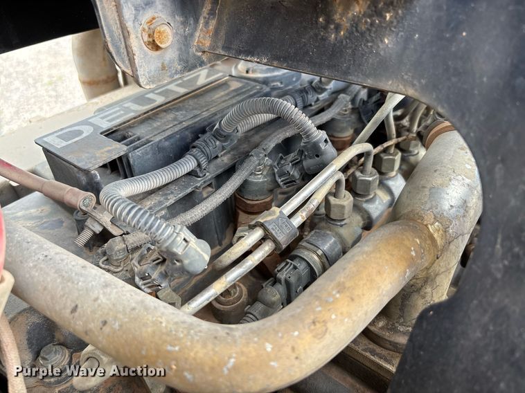 image for item DW7146 2015 Ditch Witch RT100 trencher