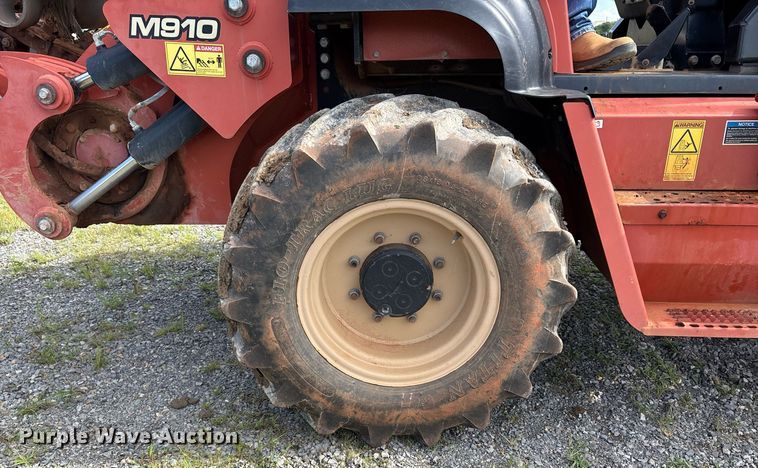 image for item DW7146 2015 Ditch Witch RT100 trencher