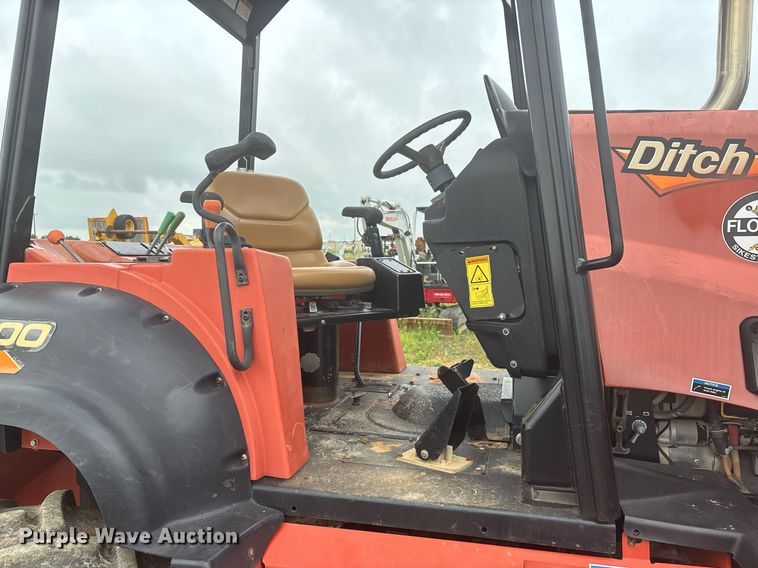 image for item DW7147 2015 Ditch Witch RT100 trencher