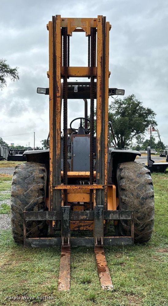 image for item DW7149 2000 Case 586G forklift