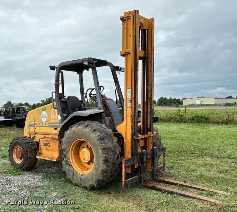 image for item DW7149 2000 Case 586G forklift