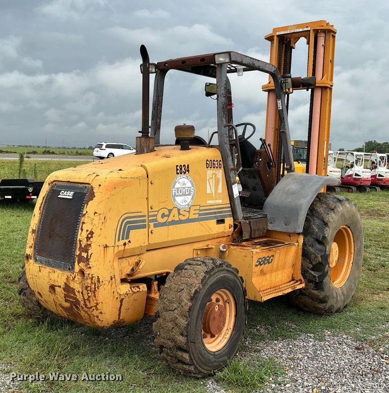 image for item DW7149 2000 Case 586G forklift