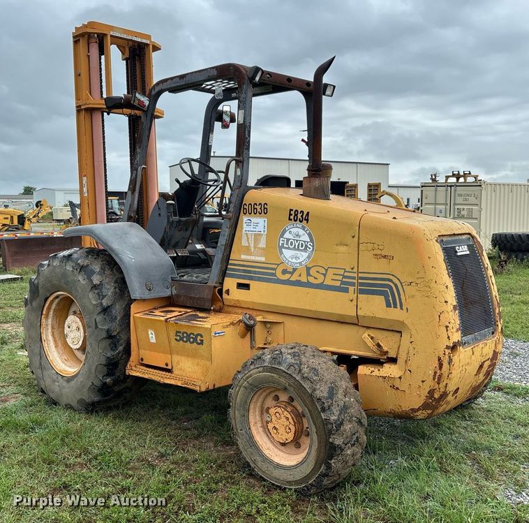 image for item DW7149 2000 Case 586G forklift