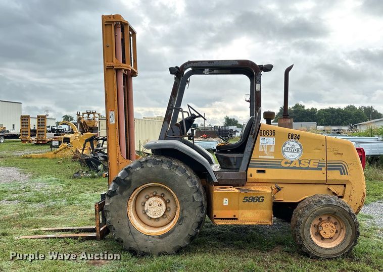 image for item DW7149 2000 Case 586G forklift