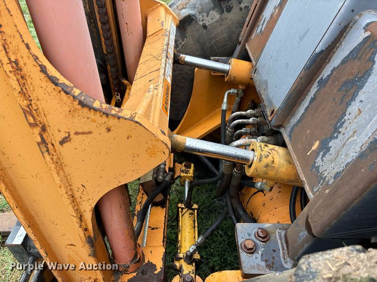 image for item DW7149 2000 Case 586G forklift