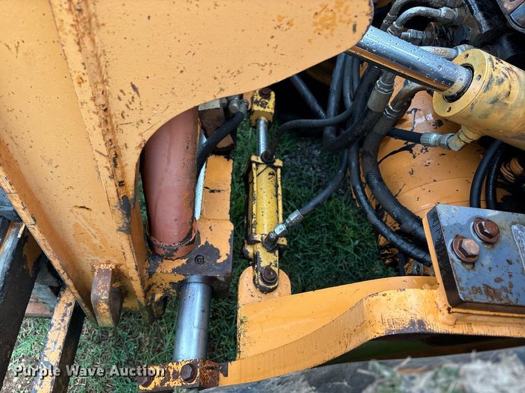 image for item DW7149 2000 Case 586G forklift