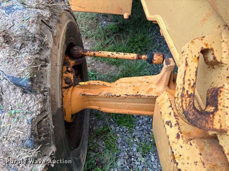 image for item DW7149 2000 Case 586G forklift