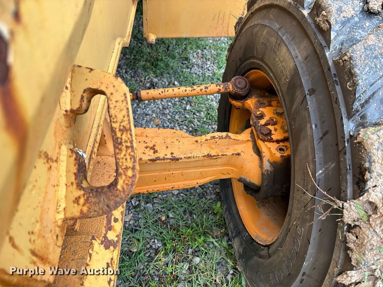 image for item DW7149 2000 Case 586G forklift