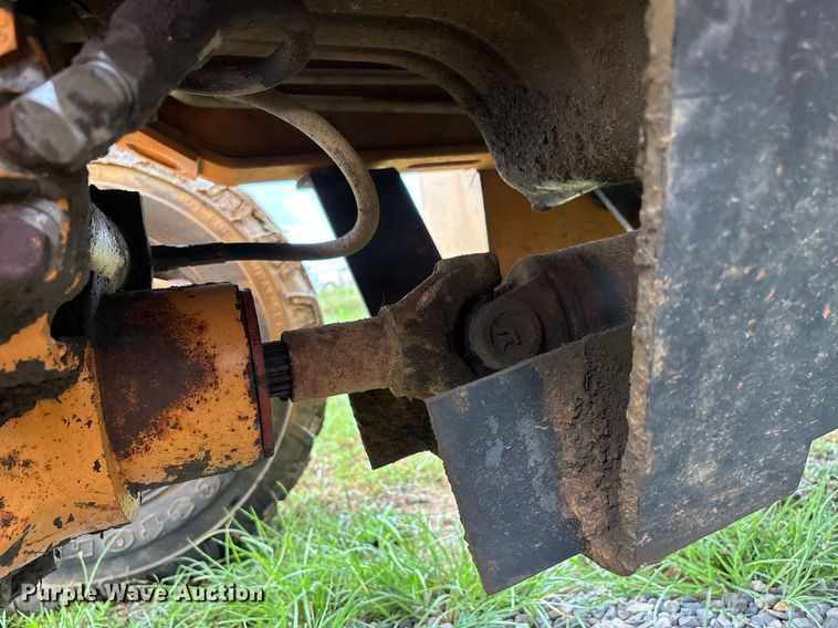 image for item DW7149 2000 Case 586G forklift