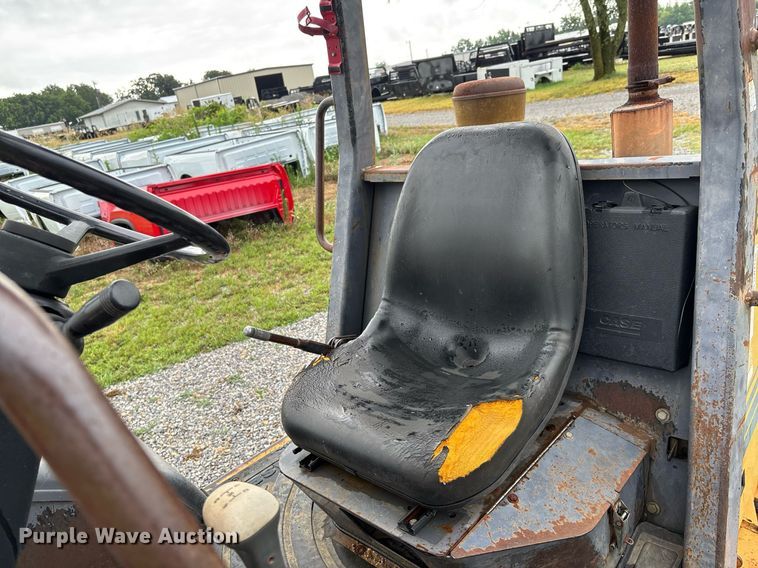 image for item DW7149 2000 Case 586G forklift