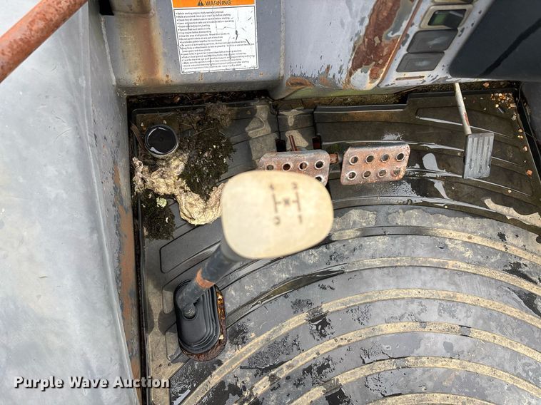 image for item DW7149 2000 Case 586G forklift