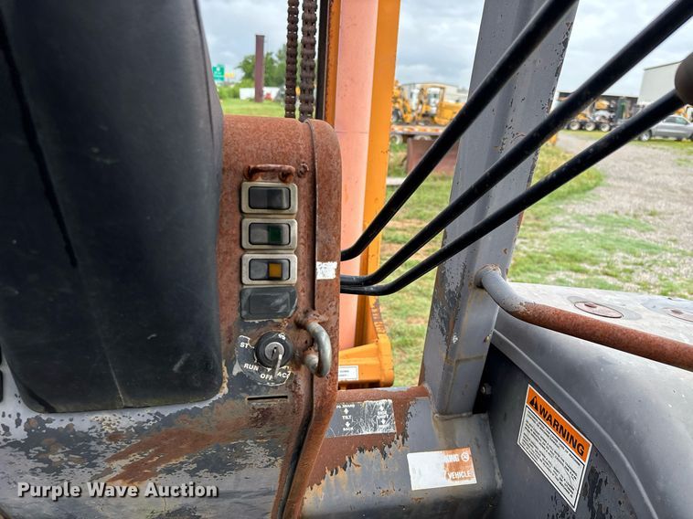 image for item DW7149 2000 Case 586G forklift