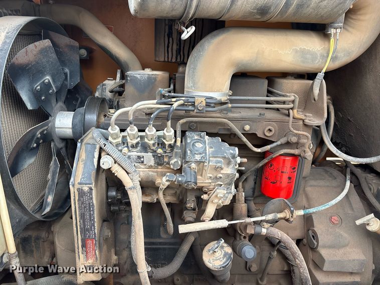 image for item DW7149 2000 Case 586G forklift