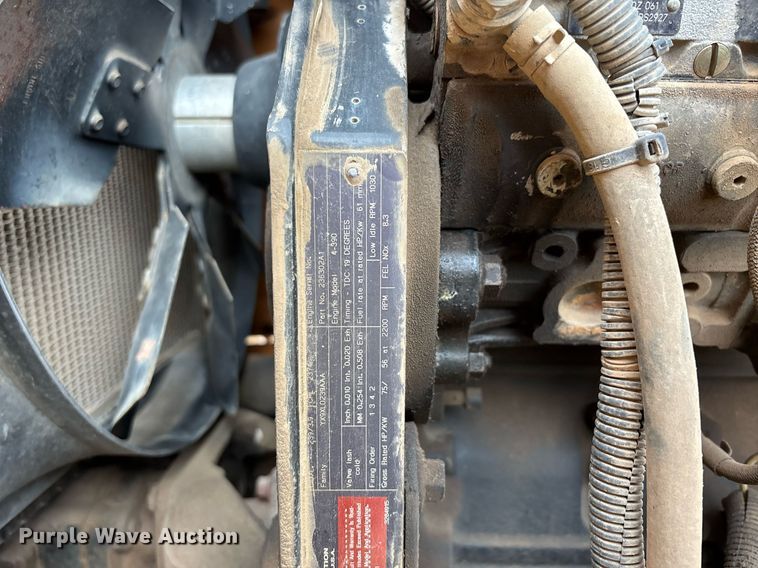 image for item DW7149 2000 Case 586G forklift