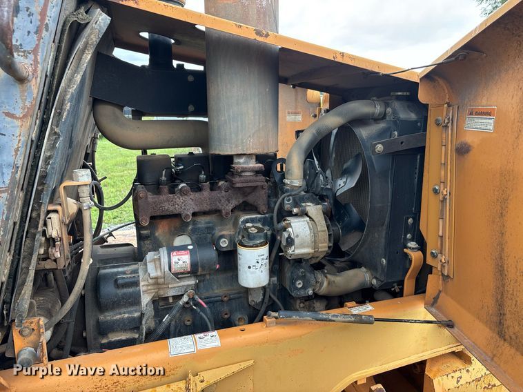 image for item DW7149 2000 Case 586G forklift