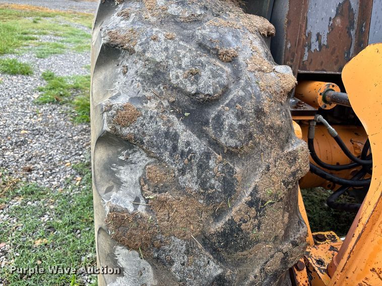 image for item DW7149 2000 Case 586G forklift