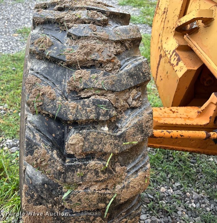 image for item DW7149 2000 Case 586G forklift