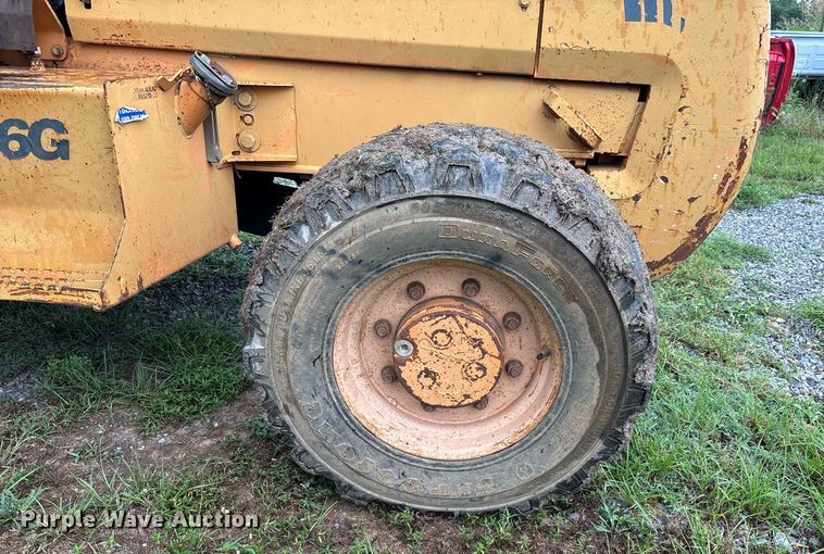 image for item DW7149 2000 Case 586G forklift