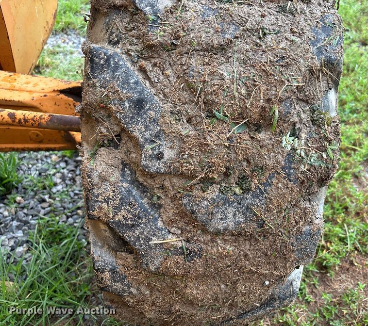 image for item DW7149 2000 Case 586G forklift