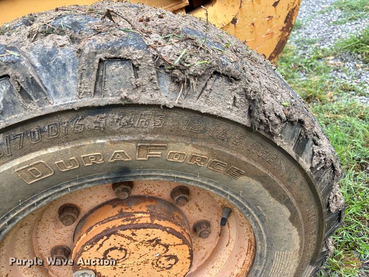 image for item DW7149 2000 Case 586G forklift