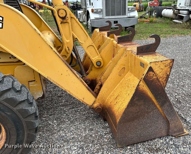 image for item DW7151 2005 John Deere 710G backhoe