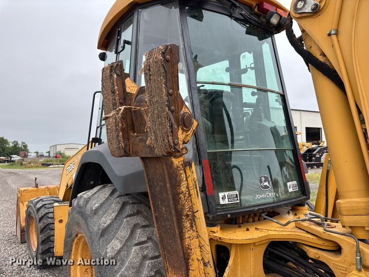 image for item DW7151 2005 John Deere 710G backhoe