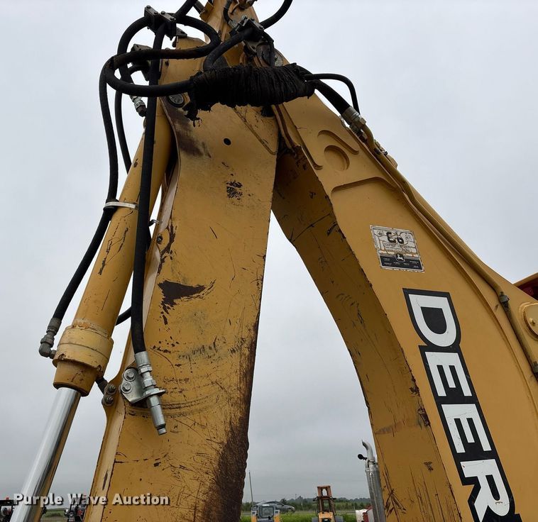 image for item DW7151 2005 John Deere 710G backhoe