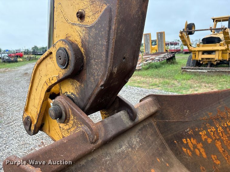 image for item DW7151 2005 John Deere 710G backhoe