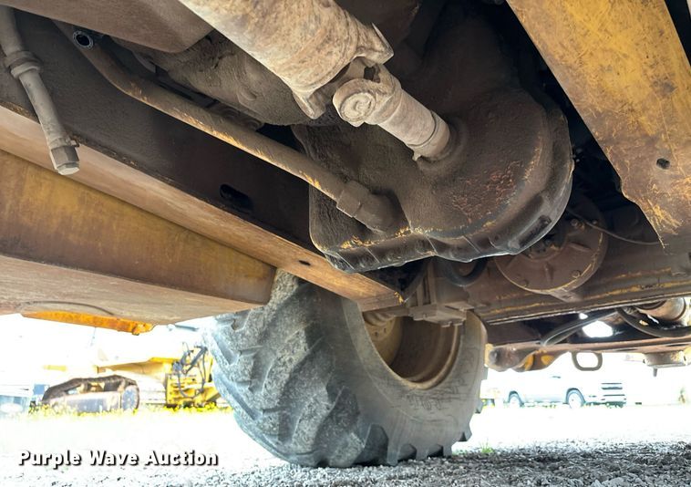 image for item DW7151 2005 John Deere 710G backhoe