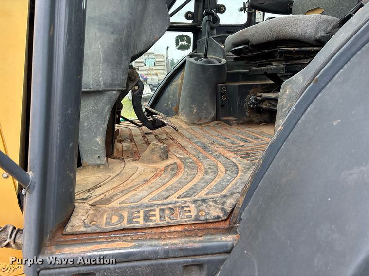 image for item DW7151 2005 John Deere 710G backhoe