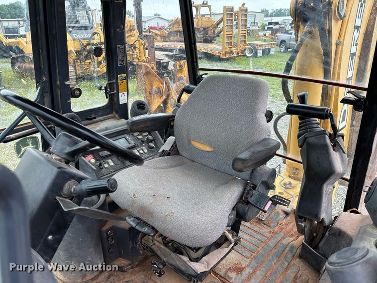 image for item DW7151 2005 John Deere 710G backhoe
