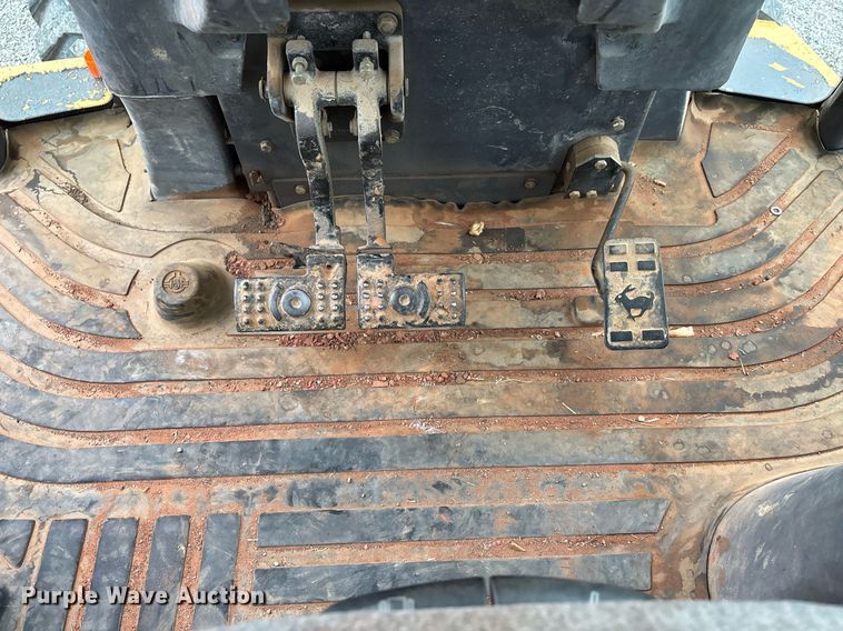 image for item DW7151 2005 John Deere 710G backhoe