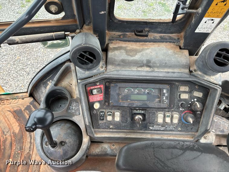 image for item DW7151 2005 John Deere 710G backhoe