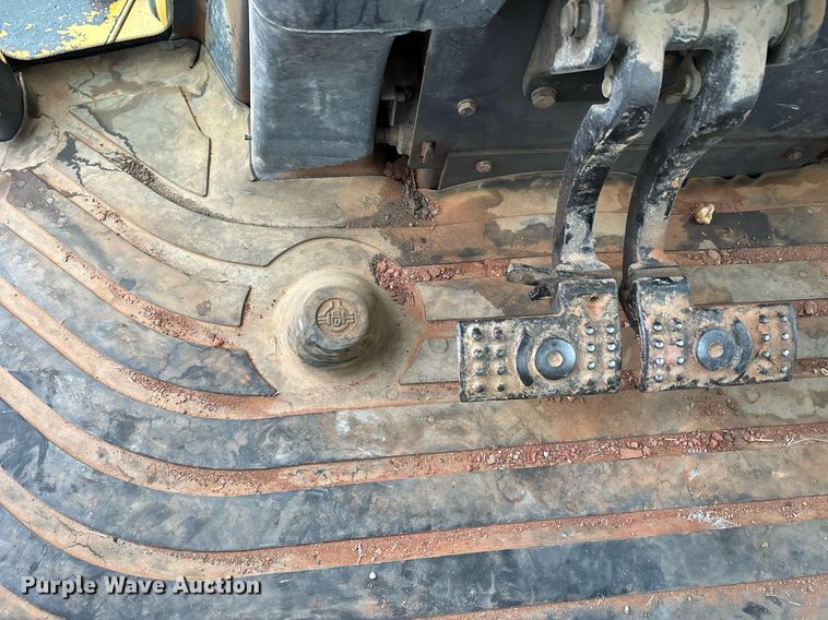 image for item DW7151 2005 John Deere 710G backhoe