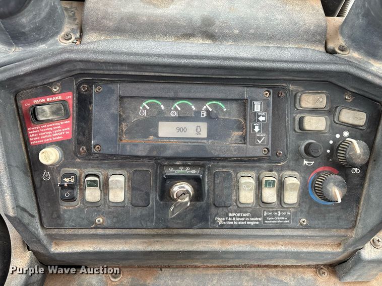 image for item DW7151 2005 John Deere 710G backhoe