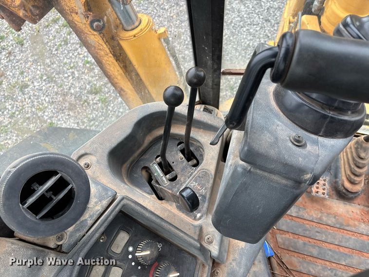 image for item DW7151 2005 John Deere 710G backhoe